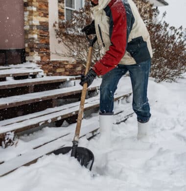 can I shovel snow with a heart condition?