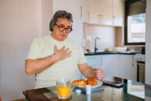 man with heart palpitations after eating