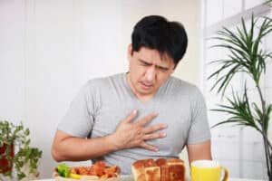man with heart palpitations after eating
